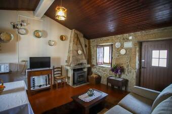 Historic Village Near Serra Da Estrela Cal