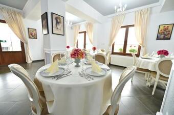 Hostal Pensiunea Castania