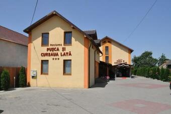Hostal Pensiunea Pusca Si Cureaua Lata