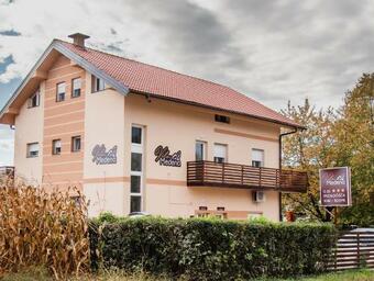 Hostal Rooms Vila Medena