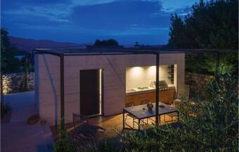 Nice Home In Dutovlje W/ Jacuzzi And 2 Bedrooms