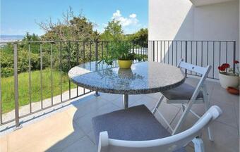 Two-bedroom Apartment In Skofije