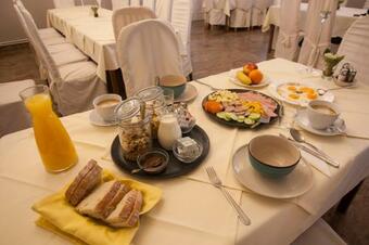 Hostal Guest House ?elan