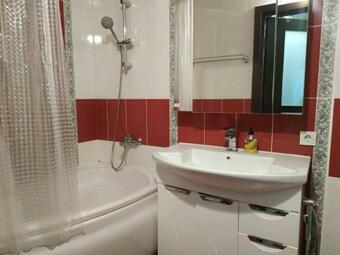 Modern Comfortable Apartment Opposite The Park