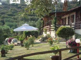 House Garlis Apartments