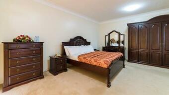 Hostal Room In Bb - Trendy Executive Suites In Masaka