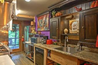 Charming Tree House Cottage On Lookout Mountain!