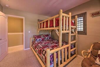 2-story Home With Grill 4 Mi To Woodland Lake!