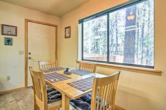 Pinetop Country Club Home With 2 Decks And Private Yard