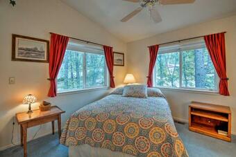 Munds Park Home With 3 Decks - Great Wooded Location