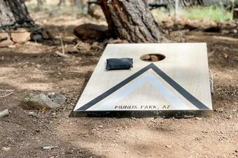 Bobcat Bungalow With Porch, Fire Pit And Treehouse!