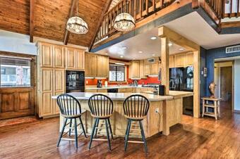 Pastoral Pine Cabin Less Than 5 Miles From Downtown!