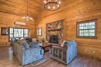 Modern Cabin With Game Room, Deck And Fire Pit!