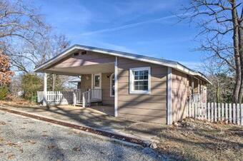 Fisherman-friendly Bull Shoals Home On Lake!