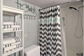 Waterfront Getaway With Furnished Deck And Grill!