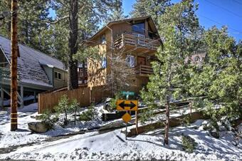 Cabin With Mtn Views And Deck, 5 Min To Arrowbear Lake!