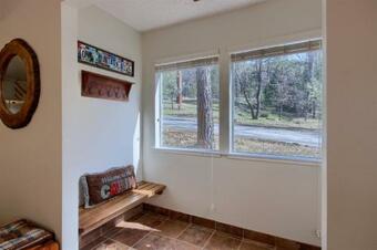 Bass Lake`s Honeybee Cabin