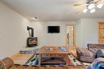 Black Pine Retreat- 5 Mins From Southgate Of Yosemite