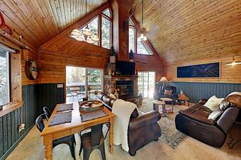 Custom Cabin Near Skiing & Green Valley Lake Home