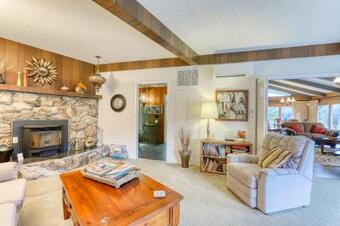 Viewcrest Retro Country Home