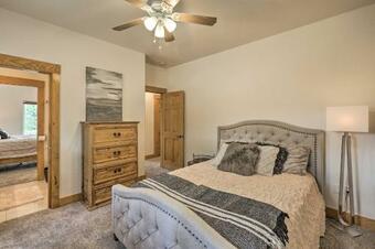 Upscale Mountain-view Manor With Deluxe Deck!