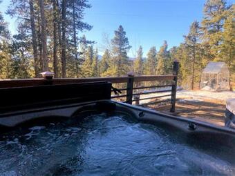 Treehouse 1br With Hot Tub
