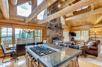 New Listing! Idyllic Mountain-view Home Home