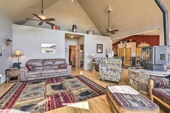 Mtn-view Cabin With Deck, 3 Mi To Cripple Creek!