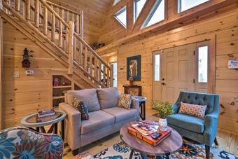 Cozy Log Cabin Less Than 2 Miles To Downtown Evergreen!