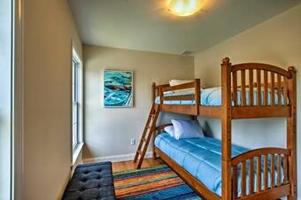 Pawcatuck Riverfront Home With Yard - Mins To Beach!