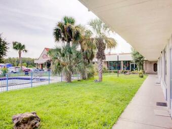 Oyo Hotel Dundee By Crystal Lake