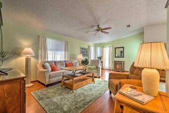 Lovely Updated Home With Community Amenities And Lanai!