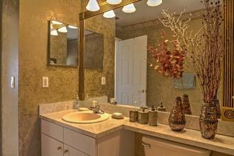 Lantana Retreat With Heated Pool Less Than 3 Miles To Beach!