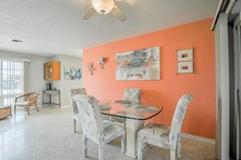 Cozy Ormond Beach House With Deck - Walk To The Beach