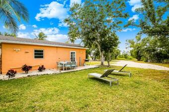 Pelico Palms - Sunset Cottage