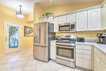 House On Golf Course, 2.5 Mi To Lake Sumter!