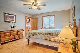 Family Cabin Near Hiking With On-site Pond, Deck