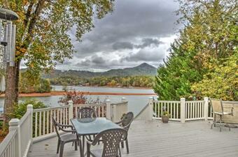Lakefront Hiawassee Home With Boat Dock And Hot Tub!