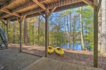 Lake Hartwell Waterfront Getaway With Fire Pit!