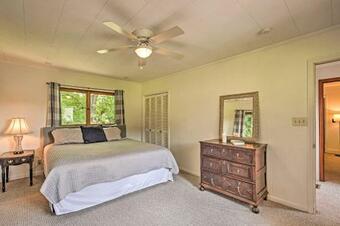 Charming Summerville Home With Yard And Sunroom!