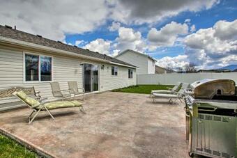 Cozy Getaway With Yard And Patio 4 Mi To Hayden Lake!
