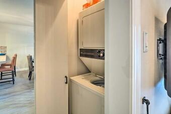 Horseshoe Bay Townhome With Patio, Walk To The Resort