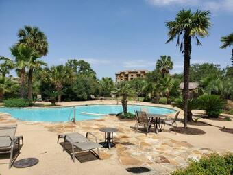 Waterfront Condo W/shared Pool Next To Hsb Resort