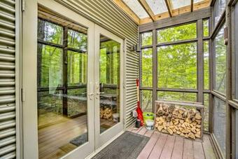 Modern Michigan City Cabin About 5 Miles To Beach!