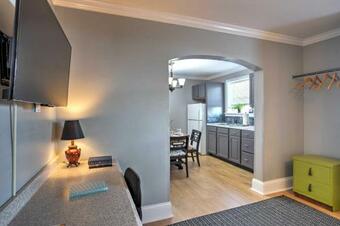 Modern Studio Apartment In Central Williamstown!