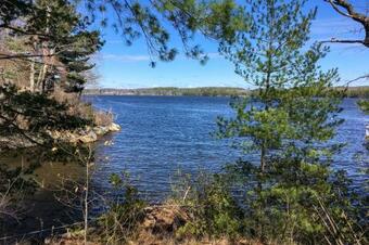 Apartamento Cozy 1930s-style Waterfront Maine Cabin!