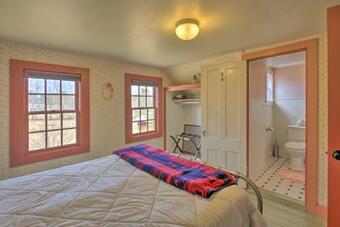 Charming Farmhouse On 17 Acres With Mtn Views!