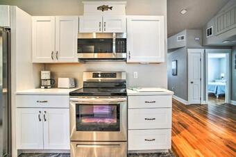 Pristine Buzzards Bay Cottage Walk To Beach!