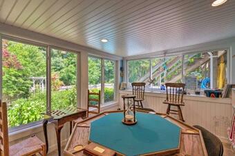 Cape Cod Area Home With Fire Pit Less Than 4 Mi To Beach!