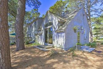 Pet-friendly Cape Cod Home With Deck 2 Mi To Beaches!